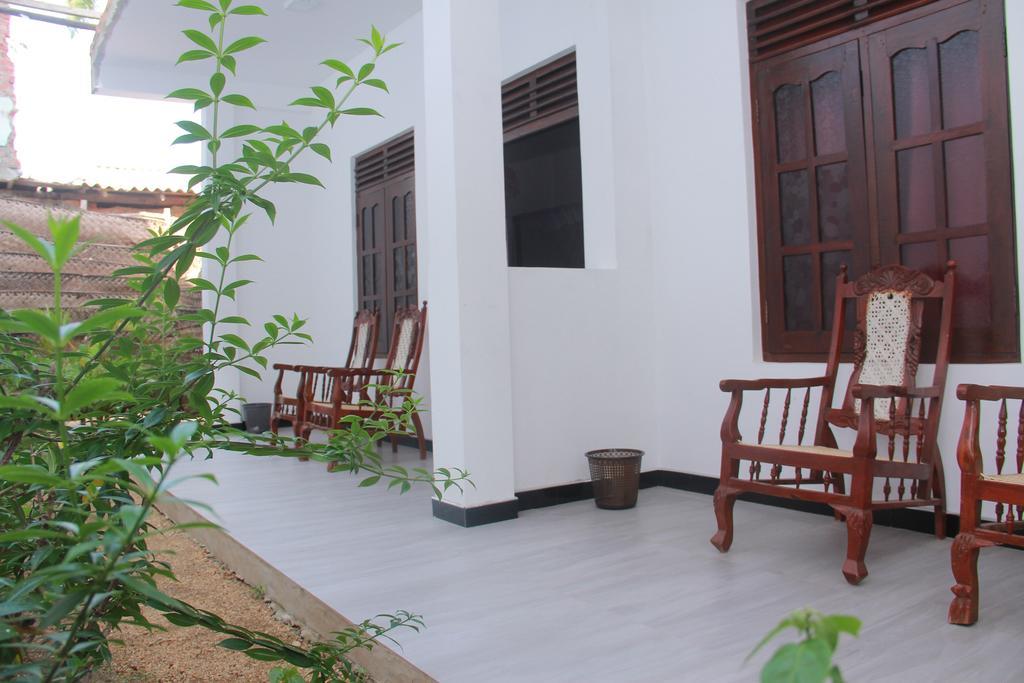Sun Rest Mirissa Hotel Buitenkant foto